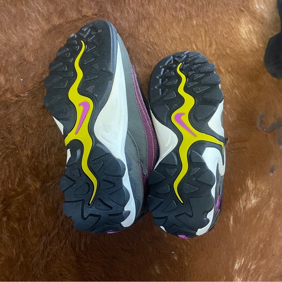 NIKE AIR SCARN SNEAKERS - Picture 7 of 8